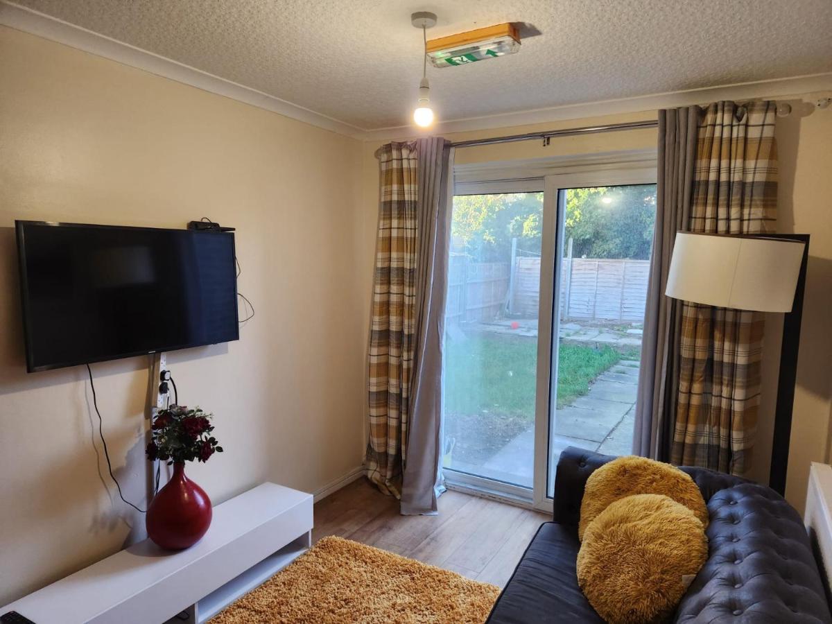 Crane Home In Dagenham With Free Wi Fi Exterior foto