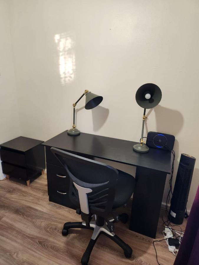 Crane Home In Dagenham With Free Wi Fi Exterior foto